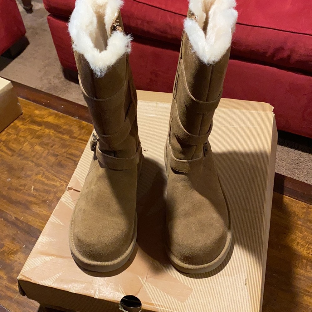 Ugg Boots - Picture 3 of 4